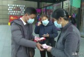 南京一水果店倒闭，店主退500多人会员卡余额，为还钱打三份工，曾报警找“债主”