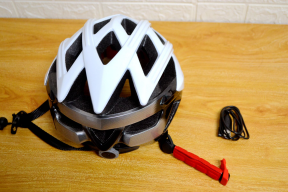 支持鸿蒙智联，Helmetphone智能头盔体验