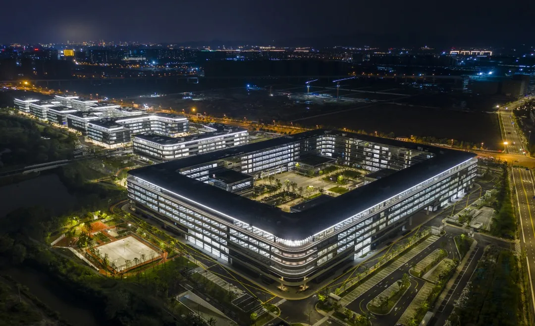 亚洲第一云计算总部——杭州阿里云云谷亮灯，建筑犹如“芯片”  第1张