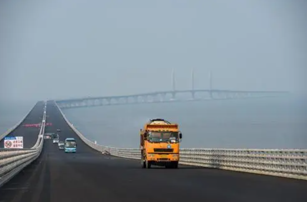 美国人难以理解 中国为何耗资千亿，去修一座很少有车通行的桥？  第10张
